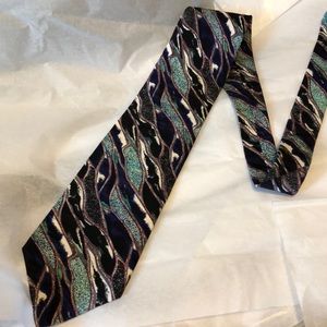 Tailor’s Bench by Biltwell full necktie
